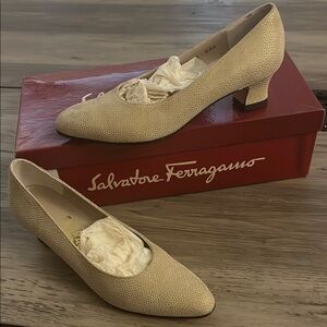 Salvatore Ferragamo Perla Pebble Sue Textured Heels Size 5